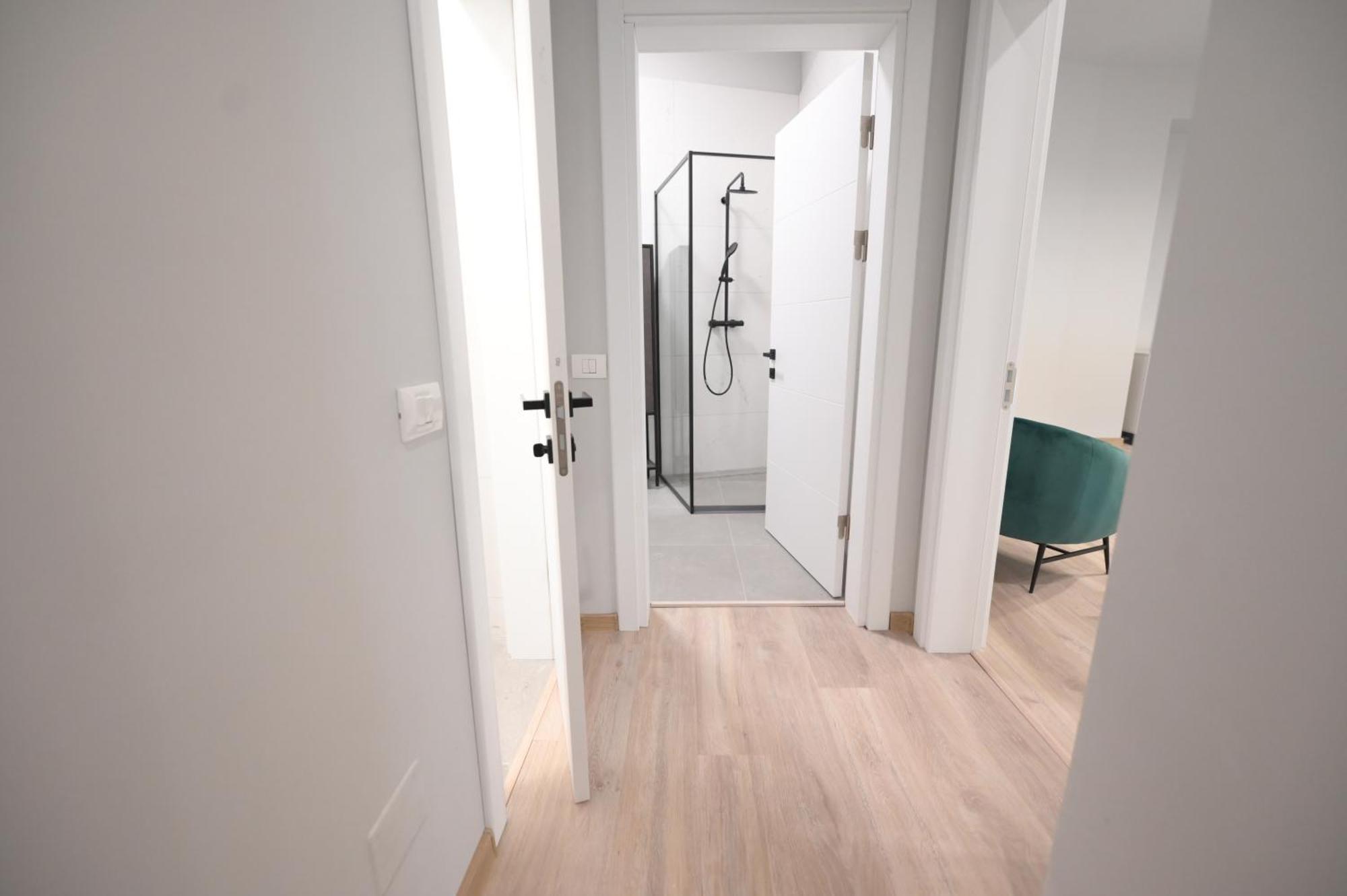 Umbrella Street Center Luxury 2 Bedroom Appartamento *