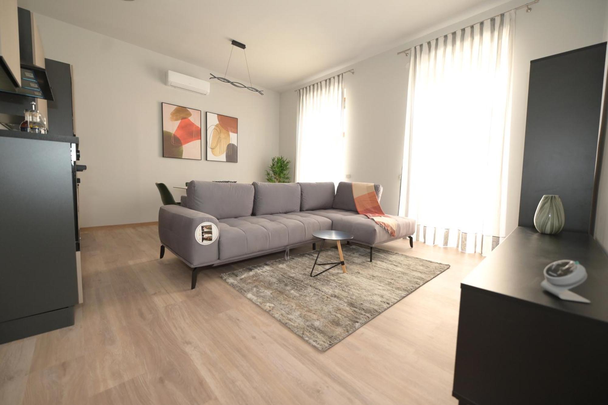 Umbrella Street Center Luxury 2 Bedroom Appartamento